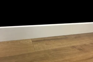 Plinthe blanche standard – QSPLINTHE75