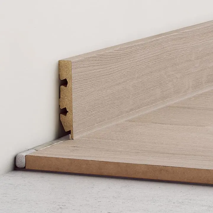 Finition d'un sol stratifié : plinthes et profilés Quick-Step